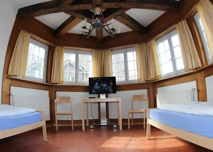 伯尔尼钟楼背包客旅舍 *